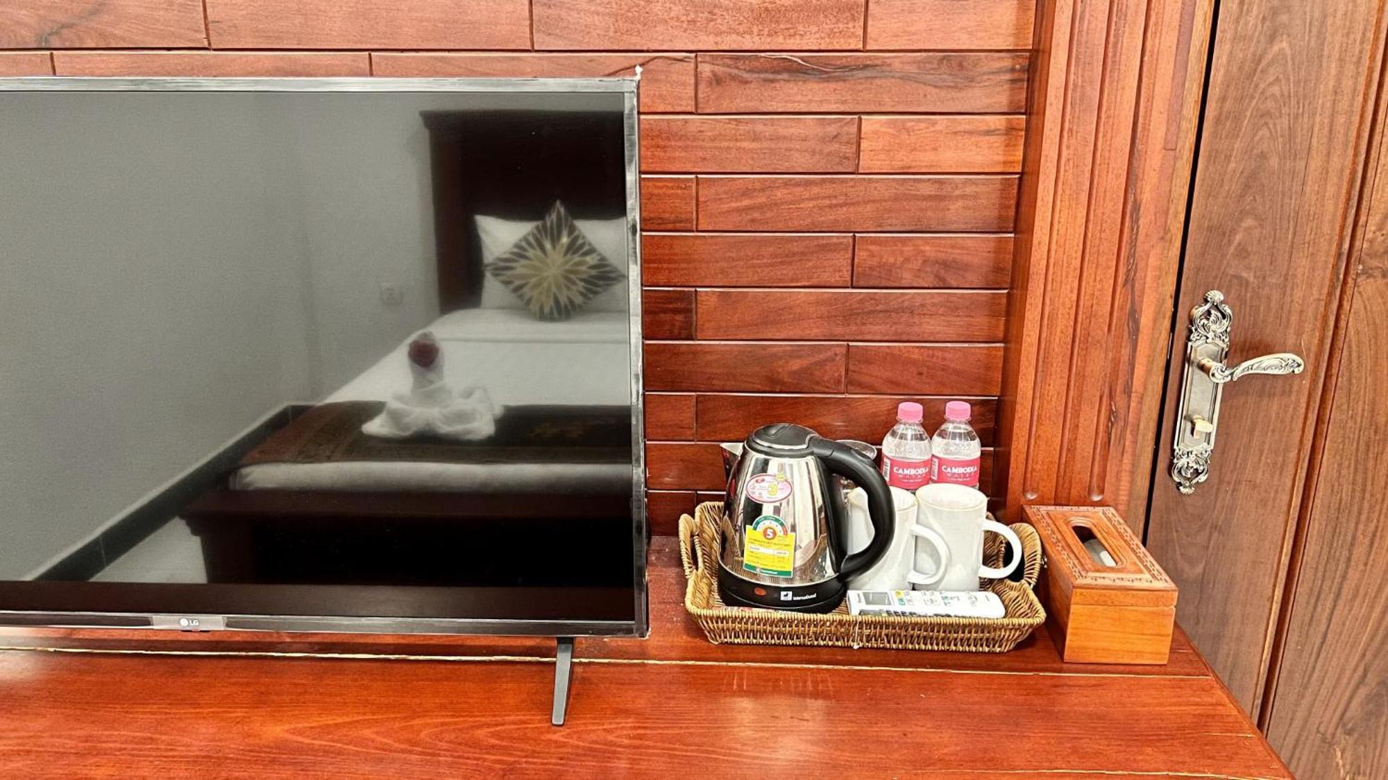 Nyna Villa Guesthouse カンポット エクステリア 写真